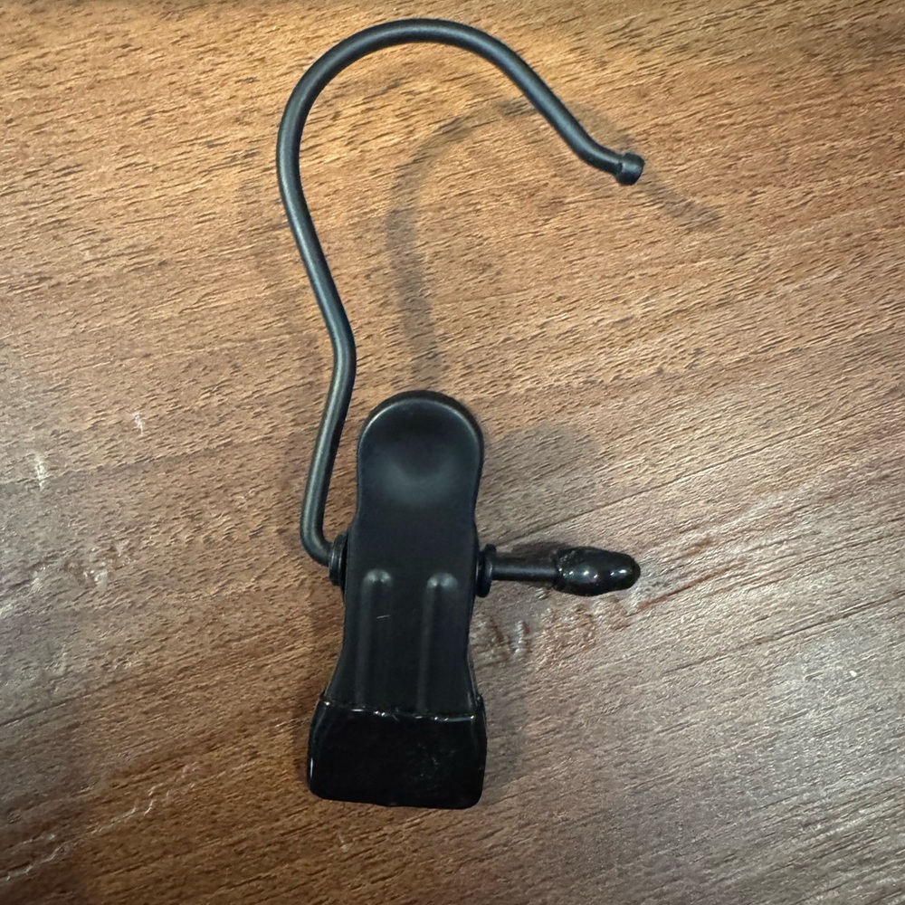 Black Metal Clip Hanger